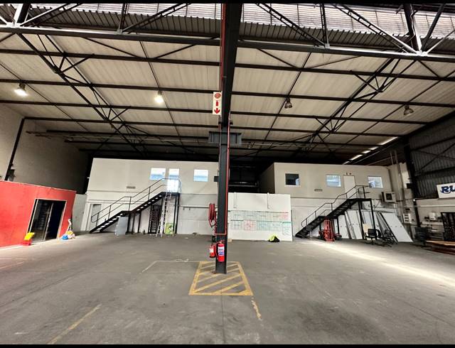 2,020M² WAREHOUSE TO LET IN TUNNEY